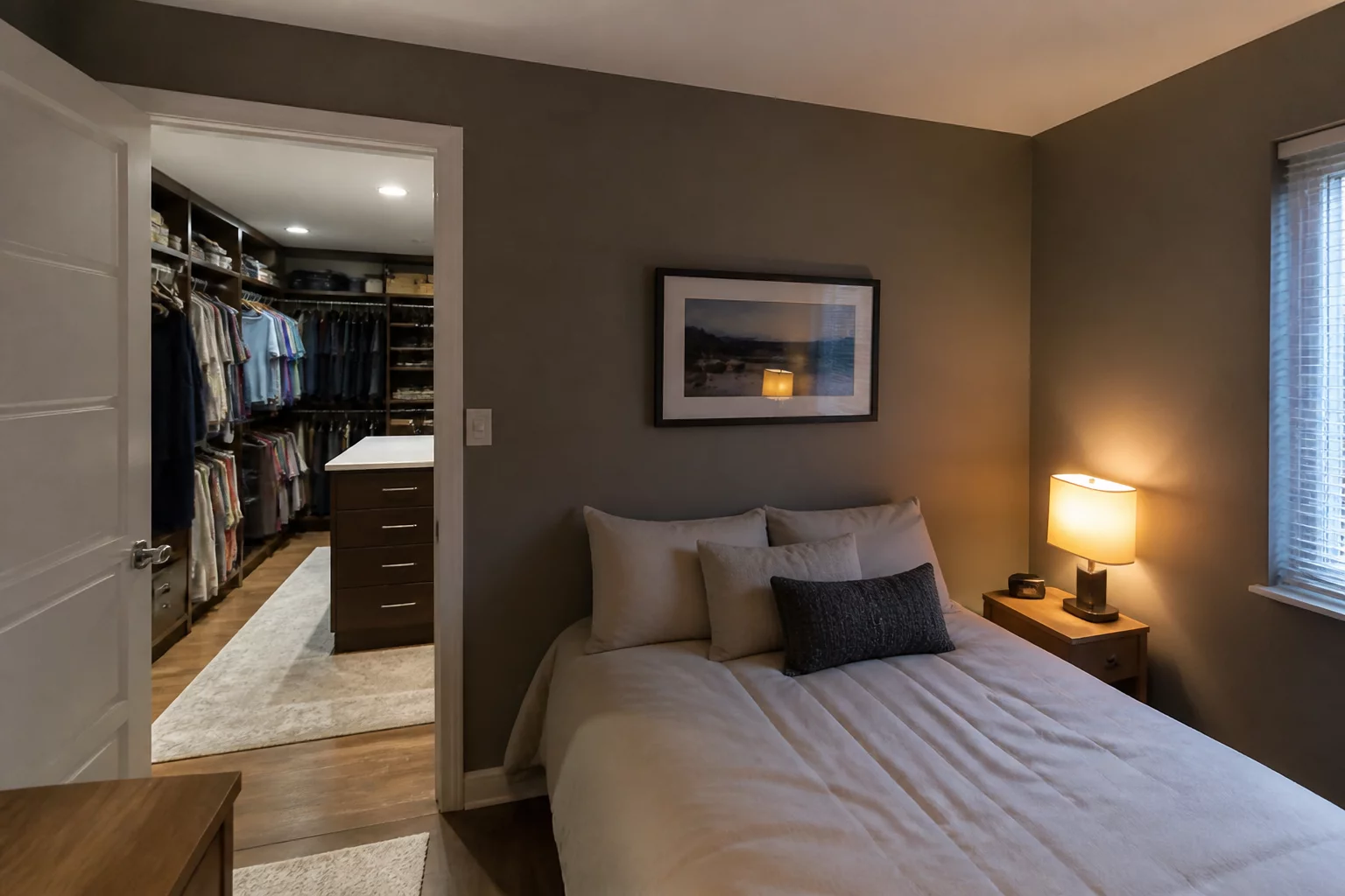 Walk In Closet vs Bedroom Size spatial comparison